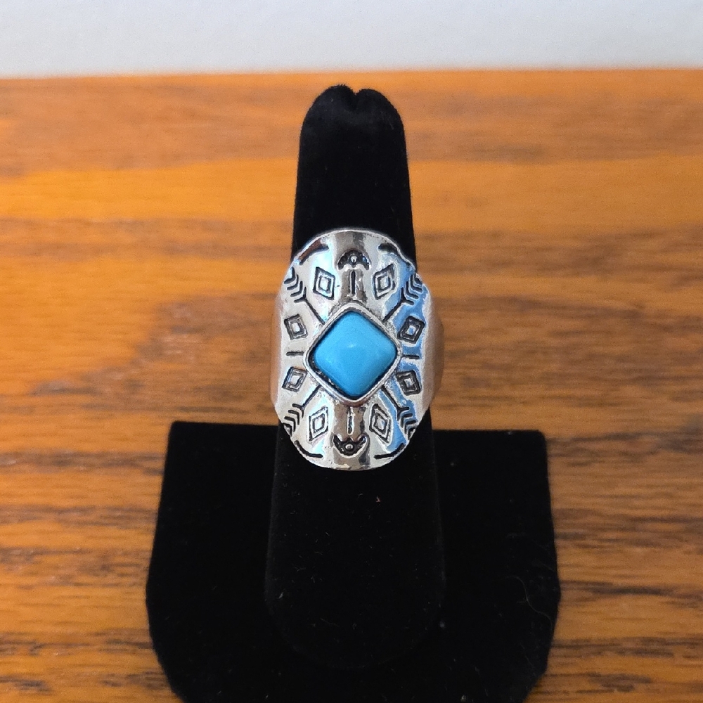 Round Silvertone and Faux Turquoise Ring